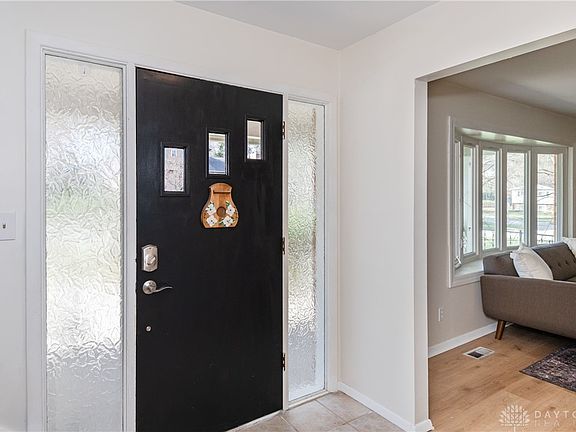 3rd image of 914 Cascade Dr