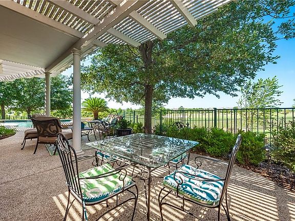 4th image of 7077 Bay Hill Dr