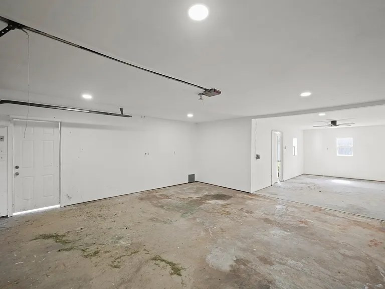 5943 Greenmont Dr — Photo 30