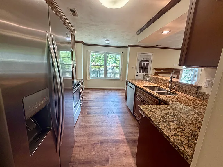 1400 Dalsbury Ln — Photo 8