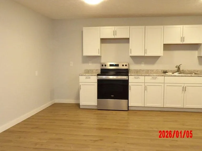 1211 E 4th St #26 — Photo 4