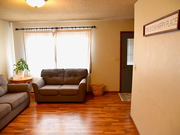 3rd image of 404 Yucca Dr