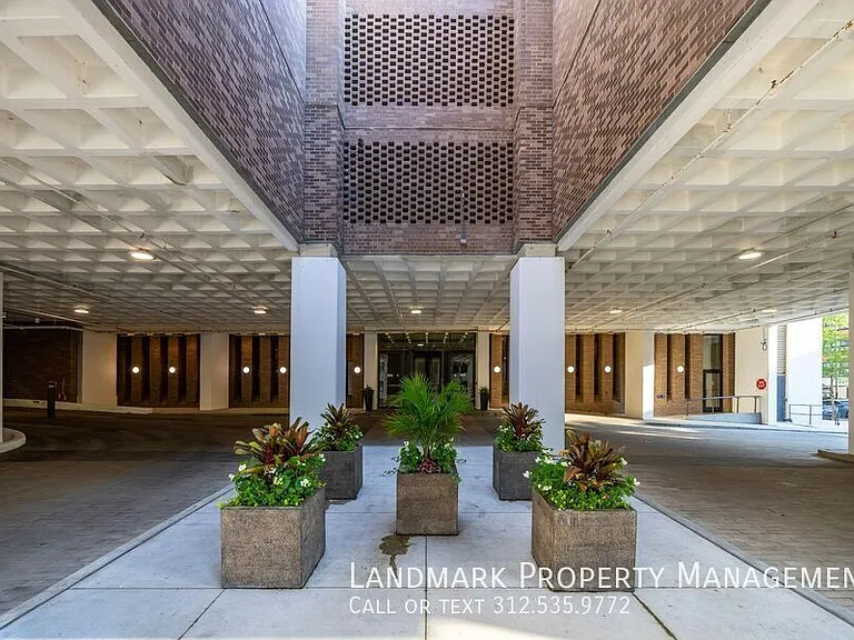 6033 N Sheridan Rd #35D — Photo 42
