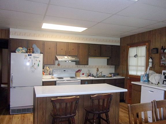 2nd image of 243 Loomis Ln
