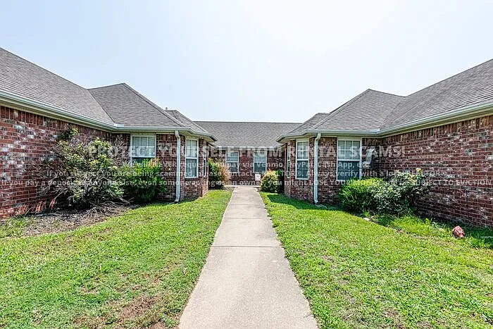 245 Ravenwood Rd #A — Photo 1