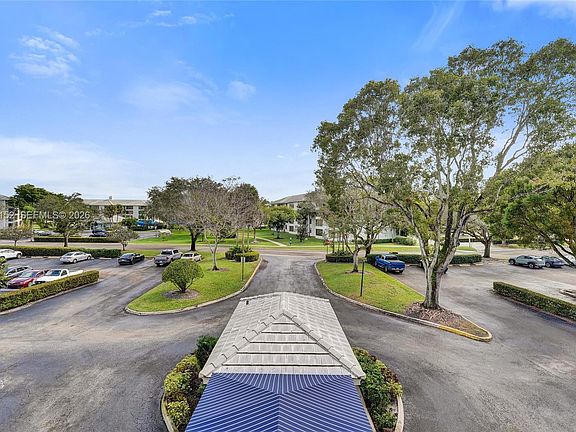 3rd image of 1713 Whitehall Dr APT 304