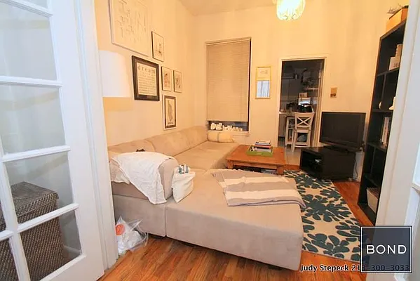 Rented by Bond New York | media 37