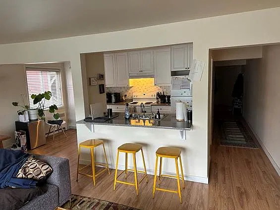 2314 W Broadway — Photo 2