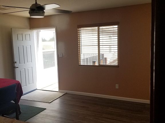 5th image of 219 Sunburst St