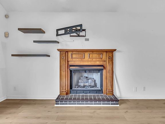 5th image of 312 Broadmore Dr