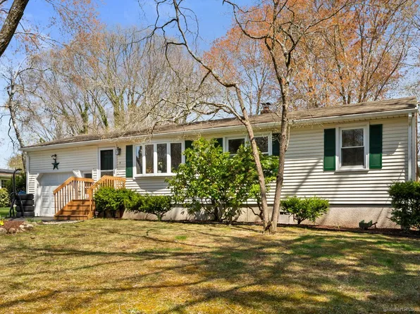 5 Burr Hill Road, North Branford, CT 06471