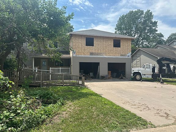 3rd image of 1020 95th Ln NW