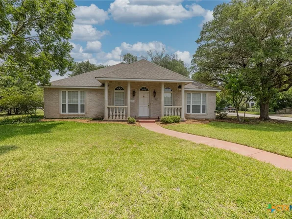 302 Rather St, Gonzales, TX 78629