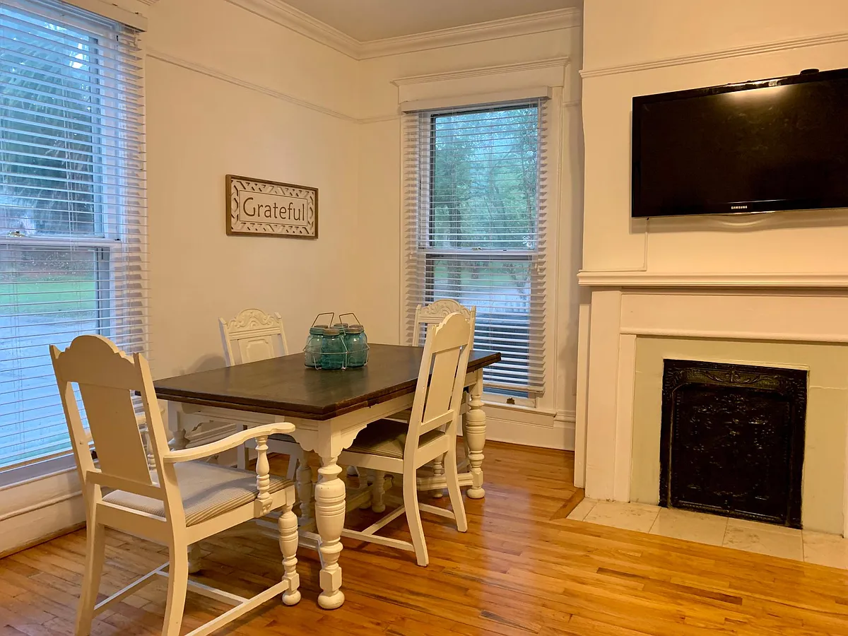 Living Room - 106 W Lloyd St