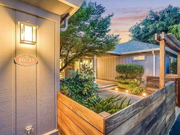 5th image of 16715 Oak View Cir