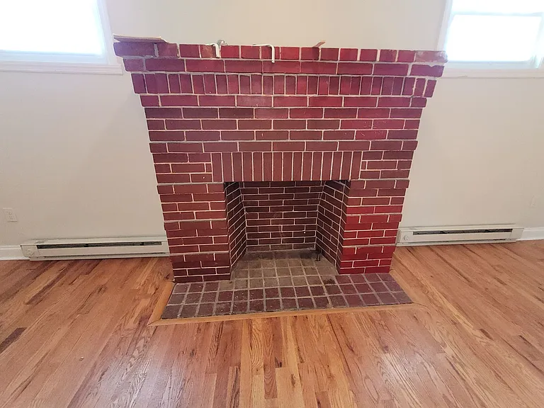 905 E King St — Photo 14