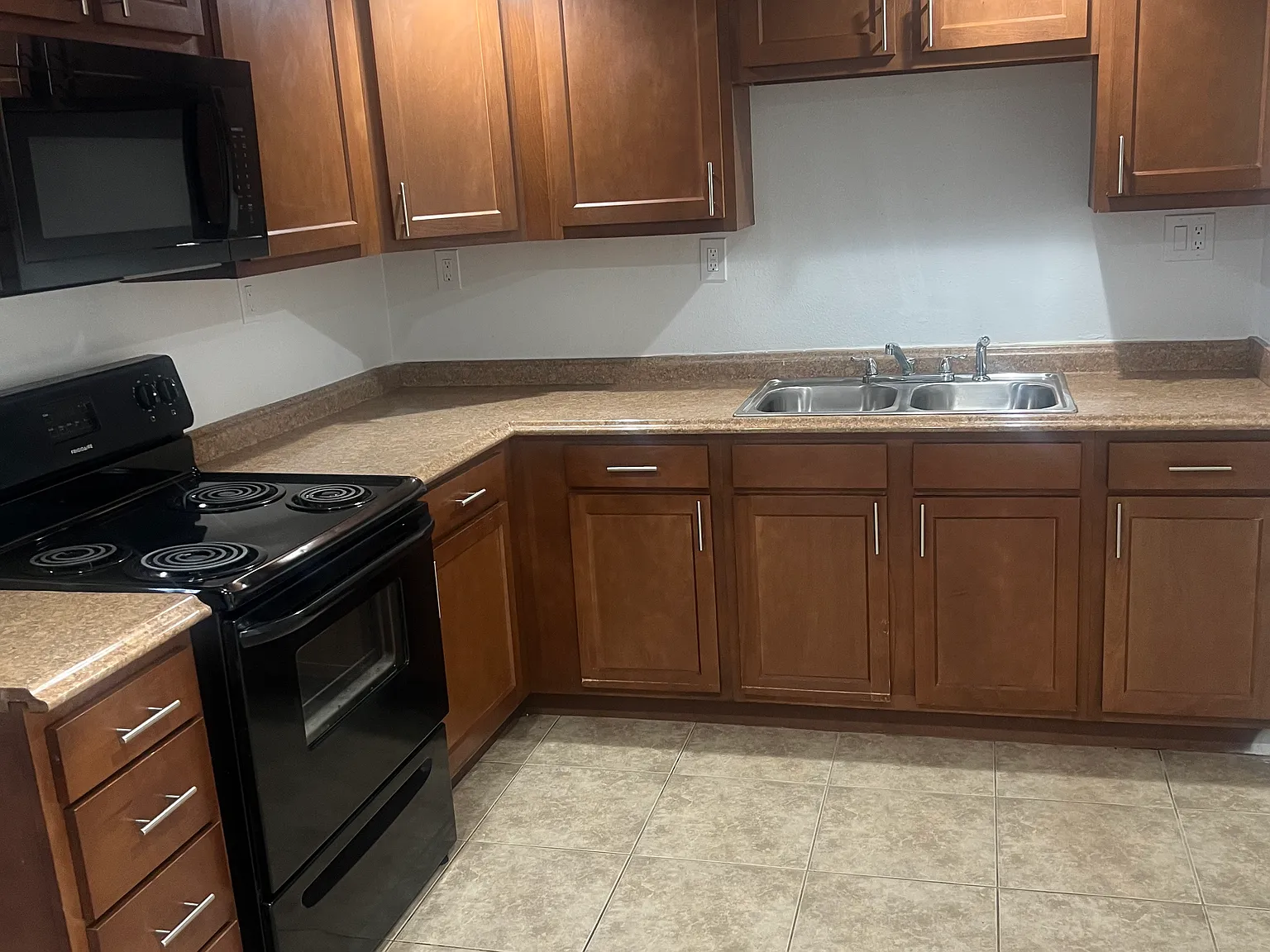 3 bed, 1432 sqft, $1,800 — Photo 3