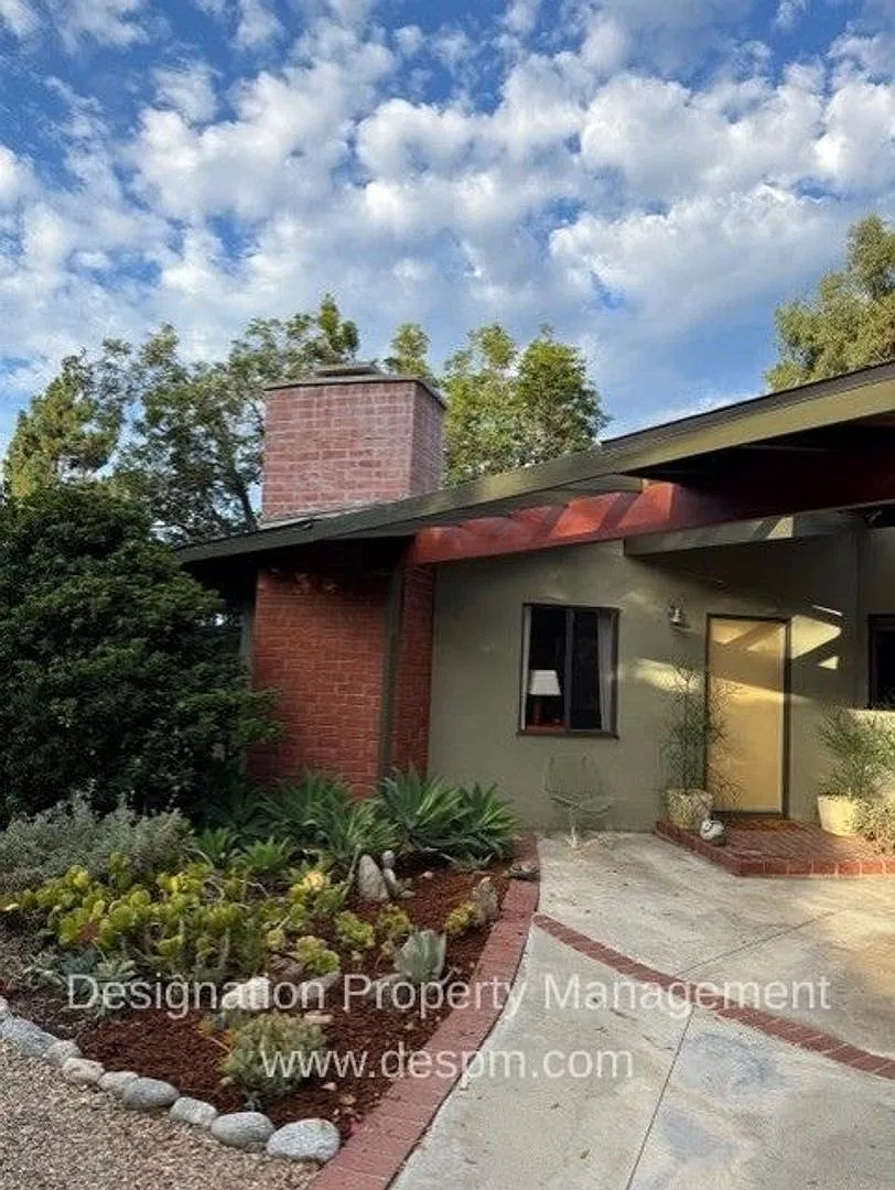 Mid Century Furnished 2 BR Altadena Meadows Neighborhood — Photo 1