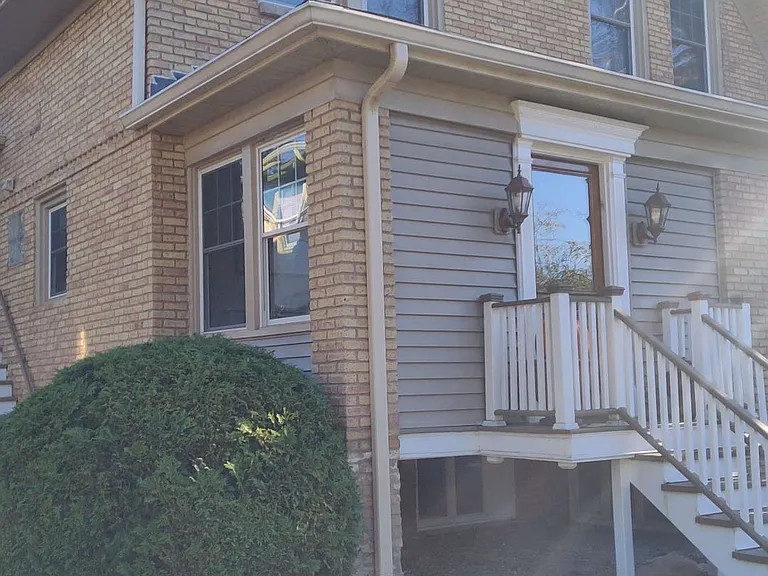 2619 Prairie Ave — Photo 2