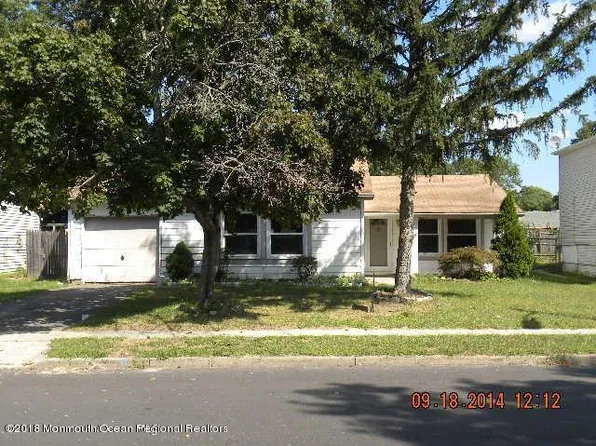 18 Mast Dr, Barnegat, NJ 08005