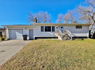 208 15th St SW, Rugby, ND 58368