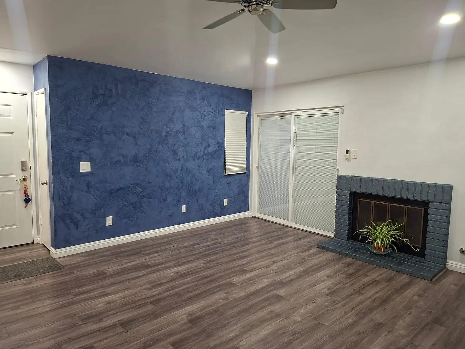 3 bed, 1200 sqft, $3,295 — Photo 3