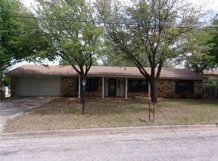 503 Bowie St, Bowie, TX 76230