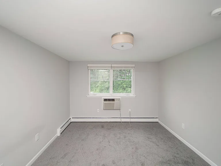 Enclave West Hartford / Parc West — Photo 6
