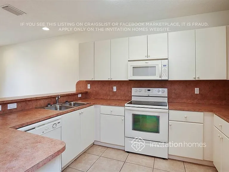 666 NE 35th Ave — Photo 7