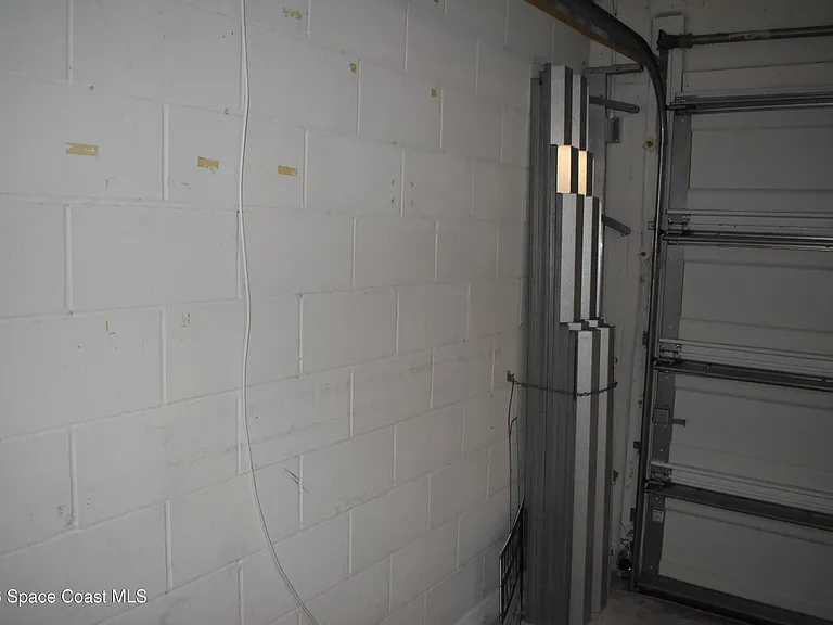 4063 Palladian Way — Photo 35
