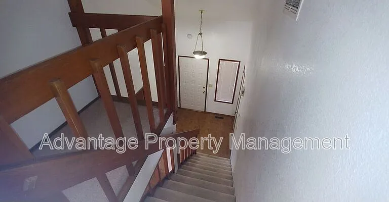 1831 NW Grant Cir — Photo 17