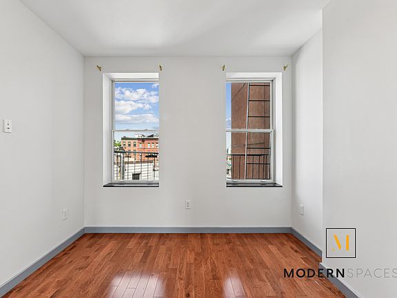 4th image of 10-57 50th Ave #3F