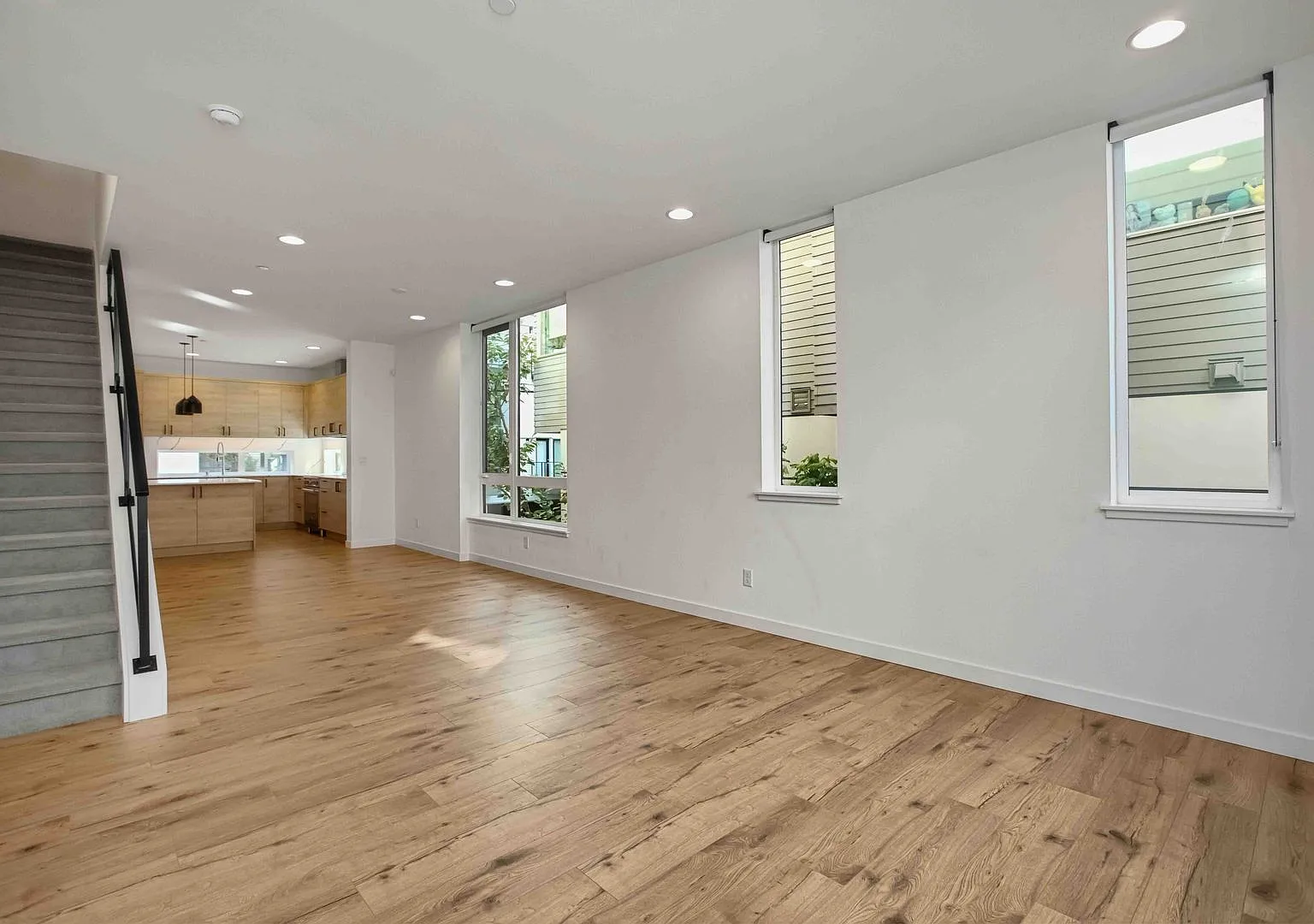 Spacious 3-Bedroom Townhome in Seattle — Photo 4