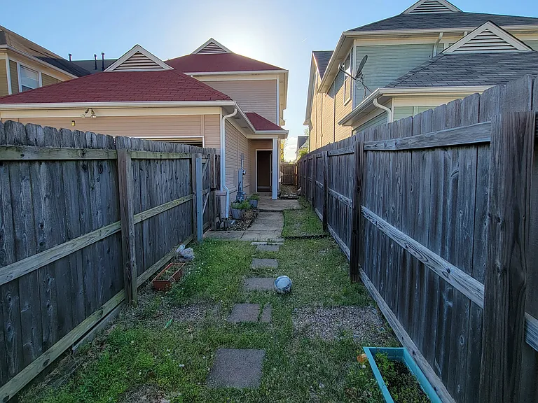 1404 Island Pl E — Photo 12