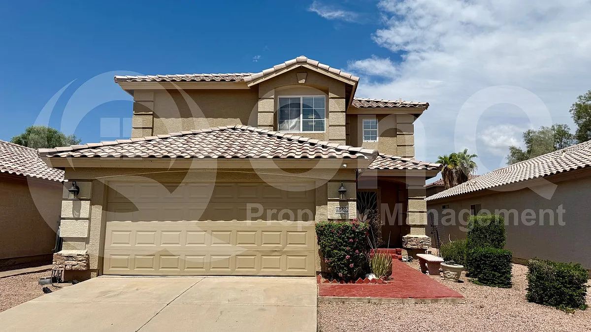 3 bed, 2.5 bath, 1373 sqft, $2,300 — Photo 2