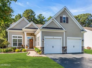 18 W Campania Lane, Farmingdale, NJ 07727