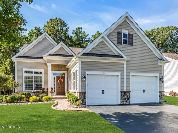 18 W Campania Lane, Farmingdale, NJ 07727