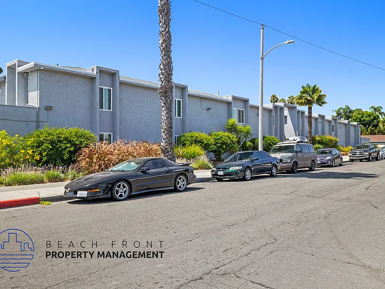 2750 W. Yale Ave. — Photo 2