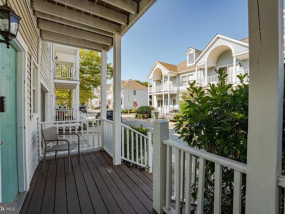 4th image of 4 Windjammer Ct