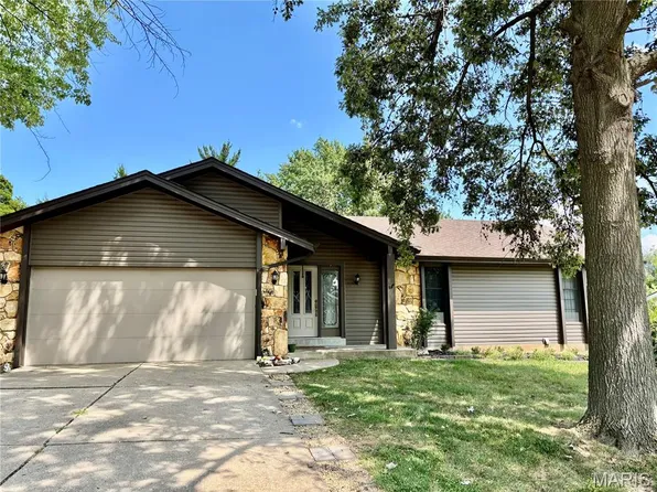 8 Ardwick Dr, Saint Peters, MO 63376