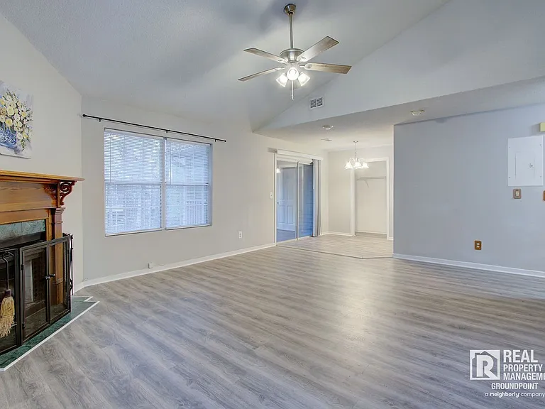 7945 Parklane Ct #905-E — Photo 5