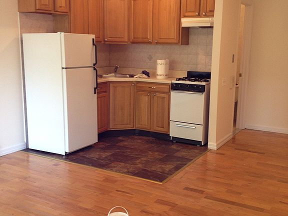 5th image of 2555 31st St APT 3R