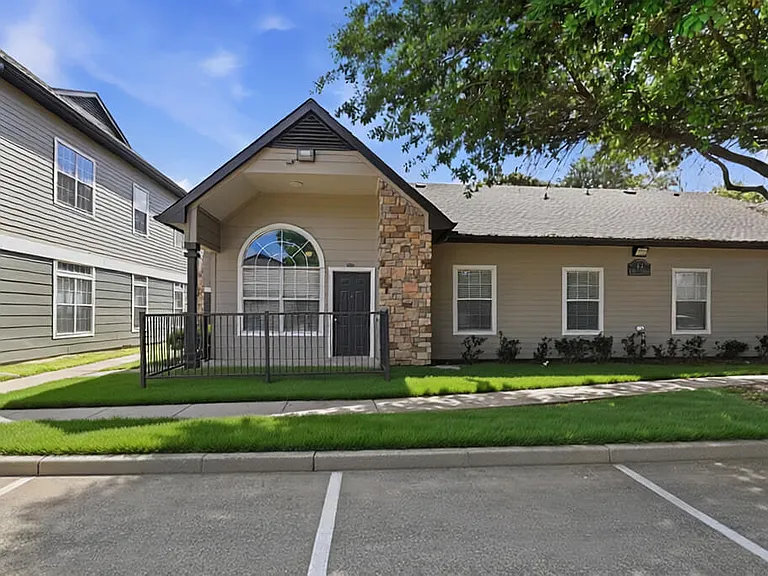 Almeda Park Apartments — Photo 20