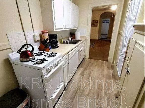 2nd image of 608 Boulevard West