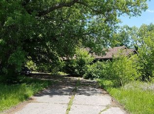 710 S High St, Garnett, KS 66032