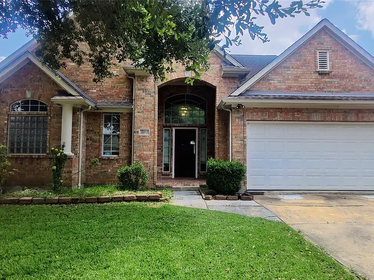 3302 E Cedar Hollow Dr — Photo 1