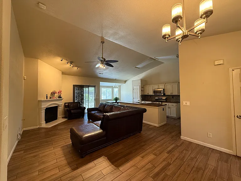 314 N Cypress Ave — Photo 4