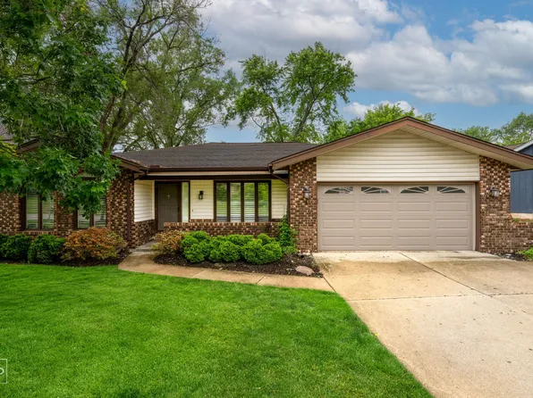 845 Marston Ave, Glen Ellyn, IL 60137