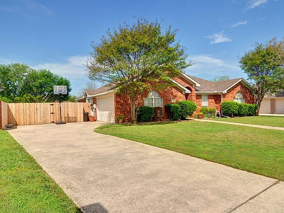 2nd image of 1012 Blue Gill Ln
