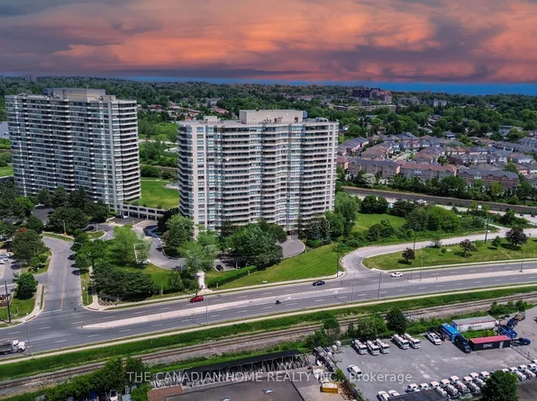 1 Greystone Walk Dr #587, Toronto, ON M1K 5J3